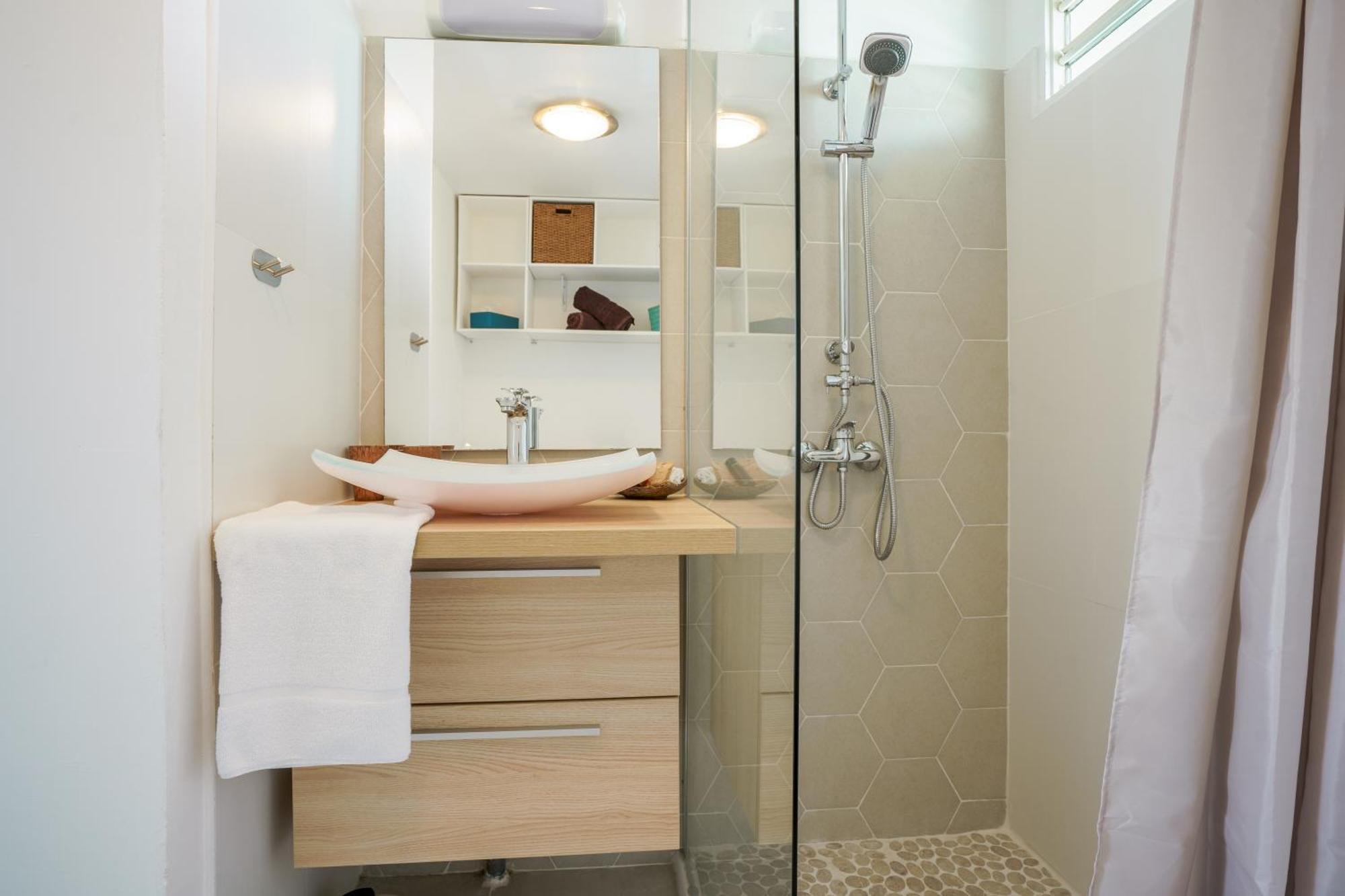 Le Touloublue - Tres Bel Appartement Face A La Mer Sainte-Anne  Ngoại thất bức ảnh
